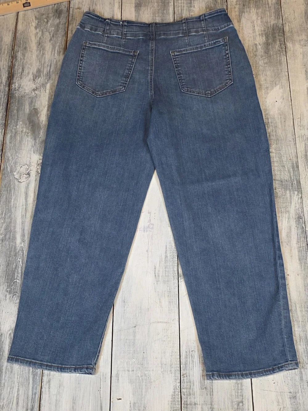 Chico's Pull On Boyfriend Mid-Blue Cropped Straight-Leg Jeans sz 6